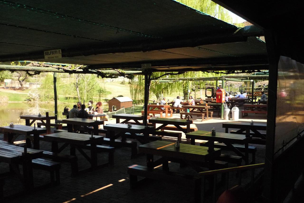 Wilgewandel Holiday Farm & Day Restaurant Oudtshoorn Exterior foto